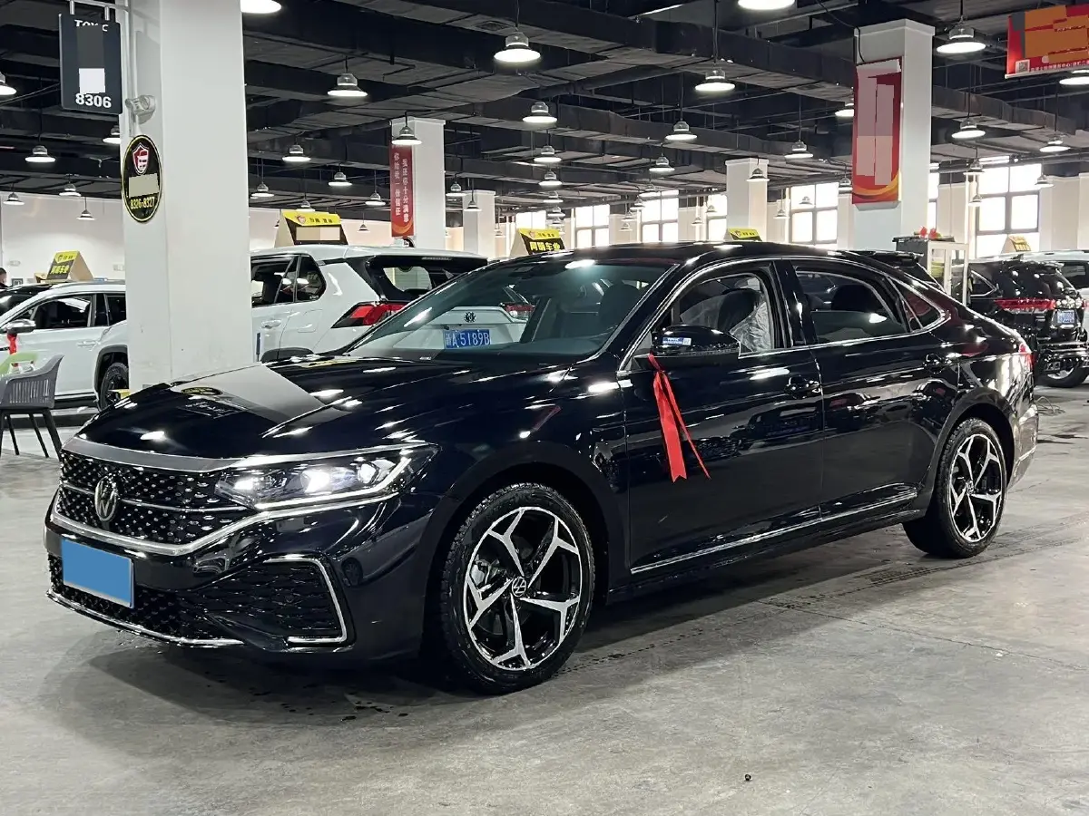 2023 Volkswagen Passat 2.0T 186HP L4 7DCT