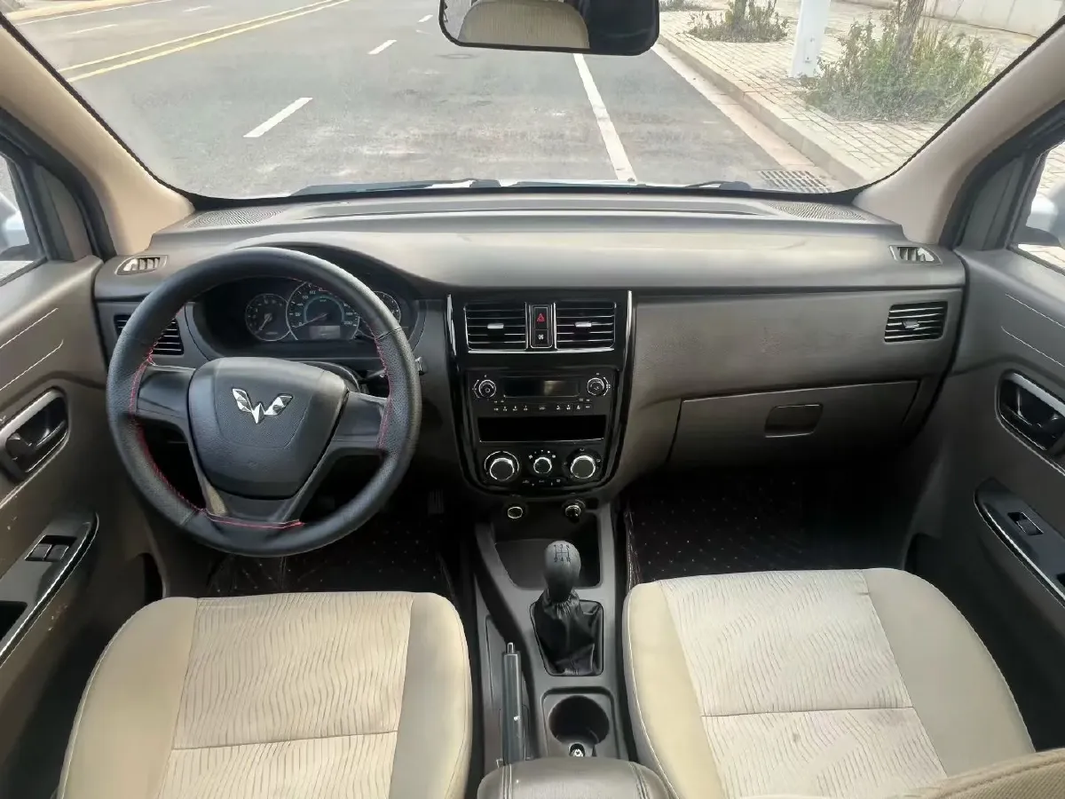 2016 WuLing RongGuang V 1.5L 112HP L4 5MT,autocango,china used car exporter,china ev exporter,chinese used car exporter,chinese used ev exporter