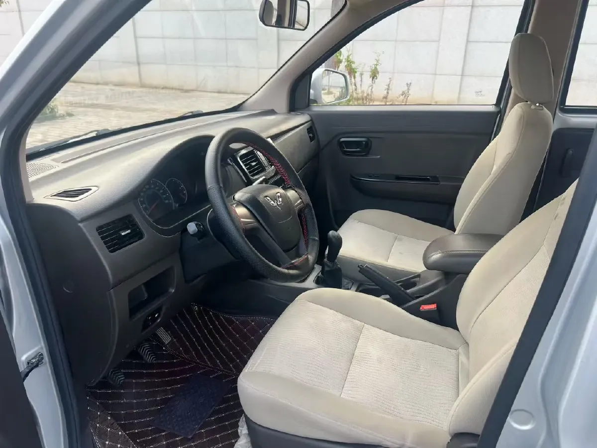 2016 WuLing RongGuang V 1.5L 112HP L4 5MT,autocango,china used car exporter,china ev exporter,chinese used car exporter,chinese used ev exporter