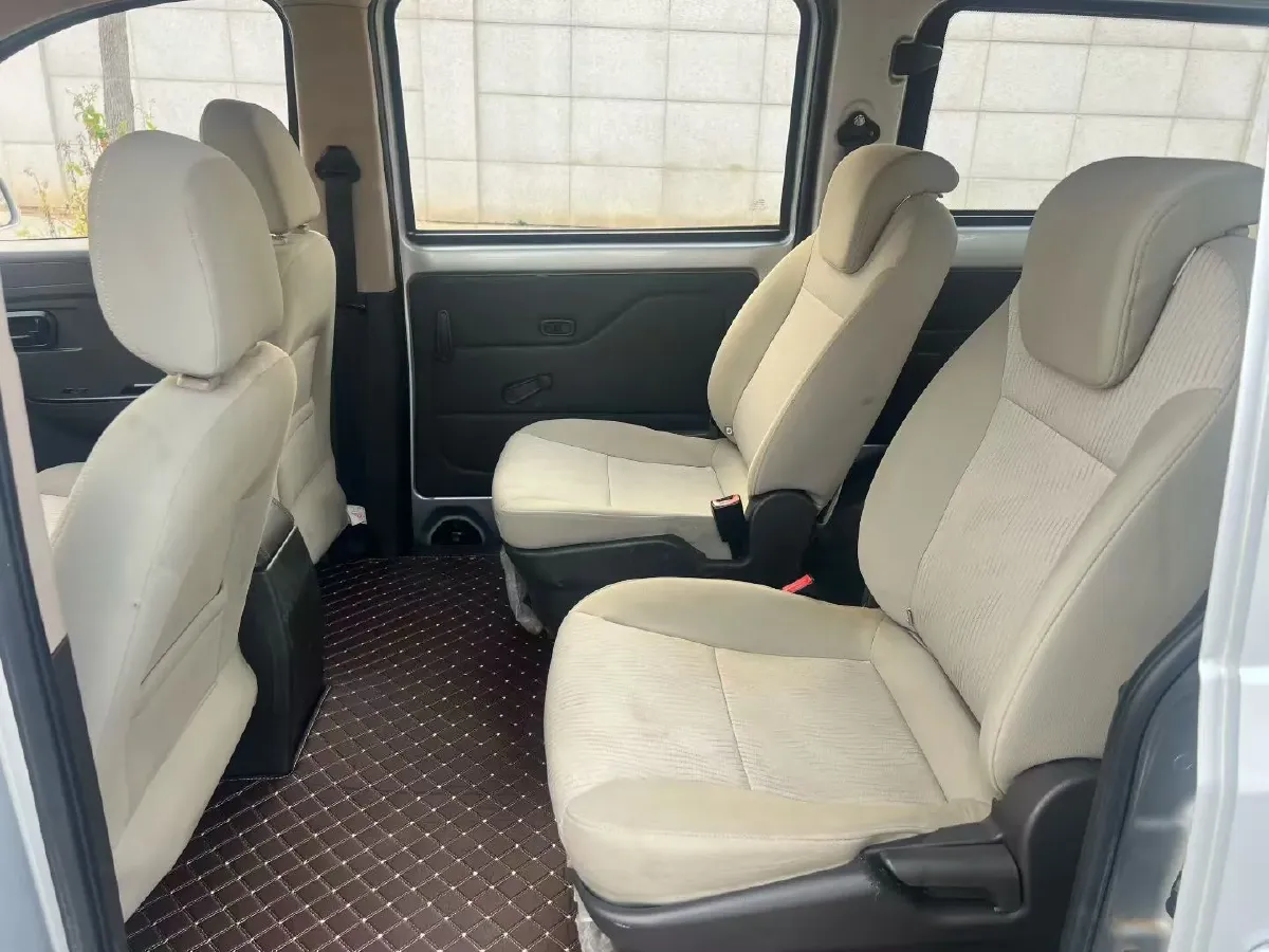 2016 WuLing RongGuang V 1.5L 112HP L4 5MT,autocango,china used car exporter,china ev exporter,chinese used car exporter,chinese used ev exporter