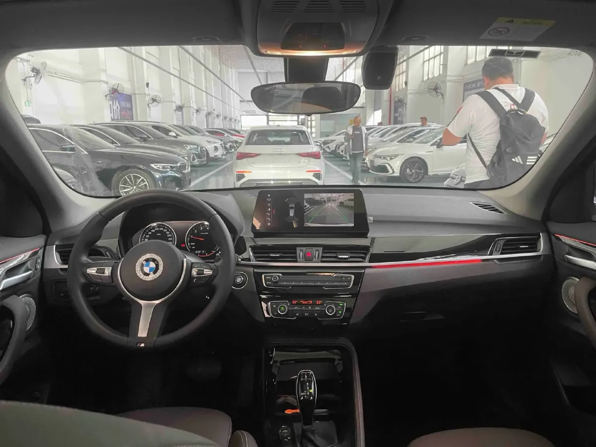 2022 BMW X1 2.0T 192HP L4 8AT,autocango,china used car exporter,china ev exporter,chinese used car exporter,chinese used ev exporter