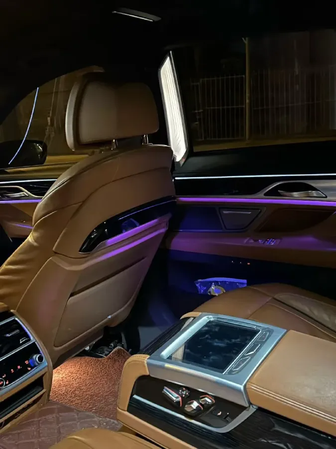 2021 BMW 7 Series 2.0T 265HP L4 8AT,autocango,china used car exporter,china ev exporter,chinese used car exporter,chinese used ev exporter