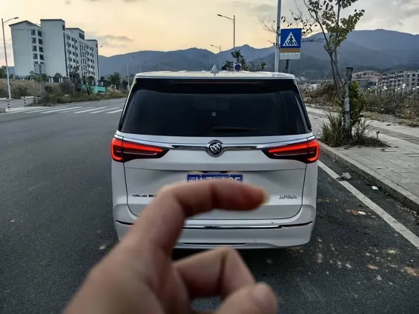 2023 Buick GL8 2.0T 237HP L4 9AT,autocango,china used car exporter,china ev exporter,chinese used car exporter,chinese used ev exporter