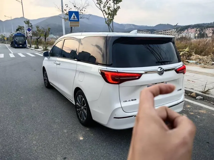 2023 Buick GL8 2.0T 237HP L4 9AT,autocango,china used car exporter,china ev exporter,chinese used car exporter,chinese used ev exporter