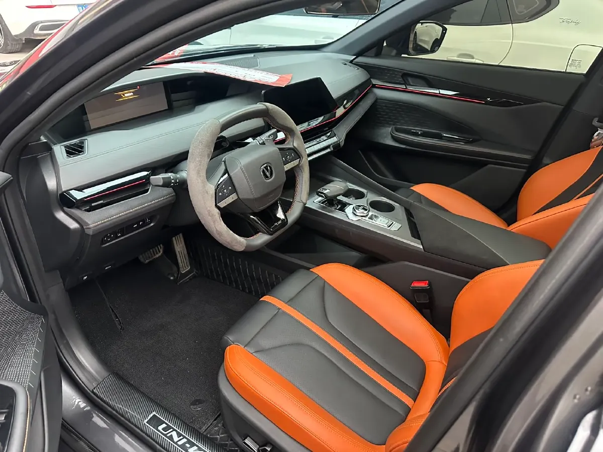 2024 ChangAn UNI-V 1.5T 188HP L4 7DCT,autocango,china used car exporter,china ev exporter,chinese used car exporter,chinese used ev exporter