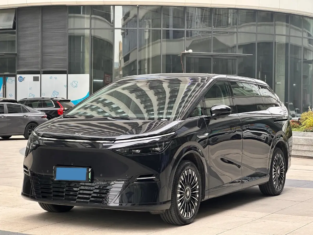 2025 Xpeng X9 BEV