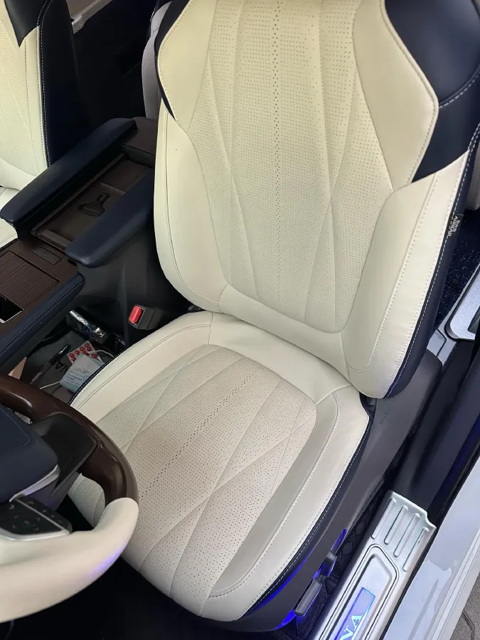 2024 Toyota Sienna 2.5L 189HP L4 E-CVT Hybrid,autocango,china used car exporter,china ev exporter,chinese used car exporter,chinese used ev exporter