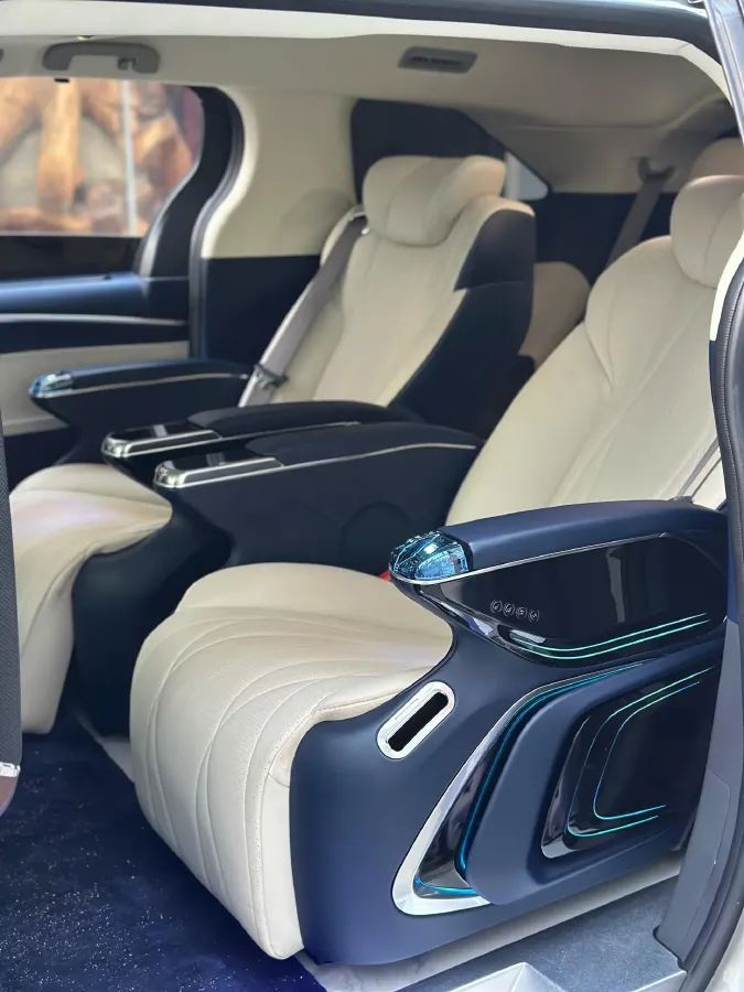 2024 Toyota Sienna 2.5L 189HP L4 E-CVT Hybrid,autocango,china used car exporter,china ev exporter,chinese used car exporter,chinese used ev exporter