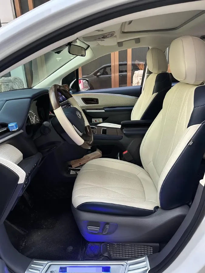 2024 Toyota Sienna 2.5L 189HP L4 E-CVT Hybrid,autocango,china used car exporter,china ev exporter,chinese used car exporter,chinese used ev exporter