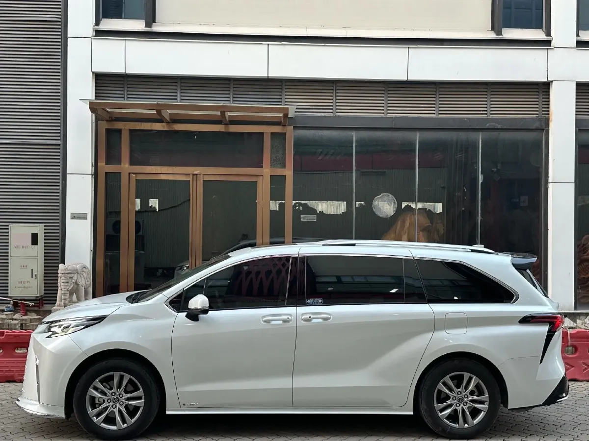 2024 Toyota Sienna 2.5L 189HP L4 E-CVT Hybrid,autocango,china used car exporter,china ev exporter,chinese used car exporter,chinese used ev exporter