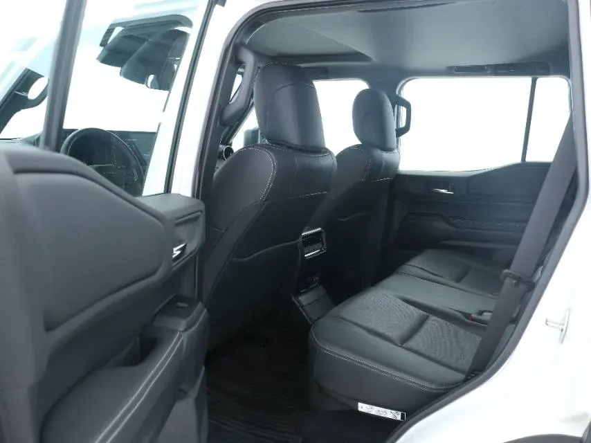 2024 Toyota Land Cruiser Prado 2.4T 282HP L4 8AT Hybrid,autocango,china used car exporter,china ev exporter,chinese used car exporter,chinese used ev exporter