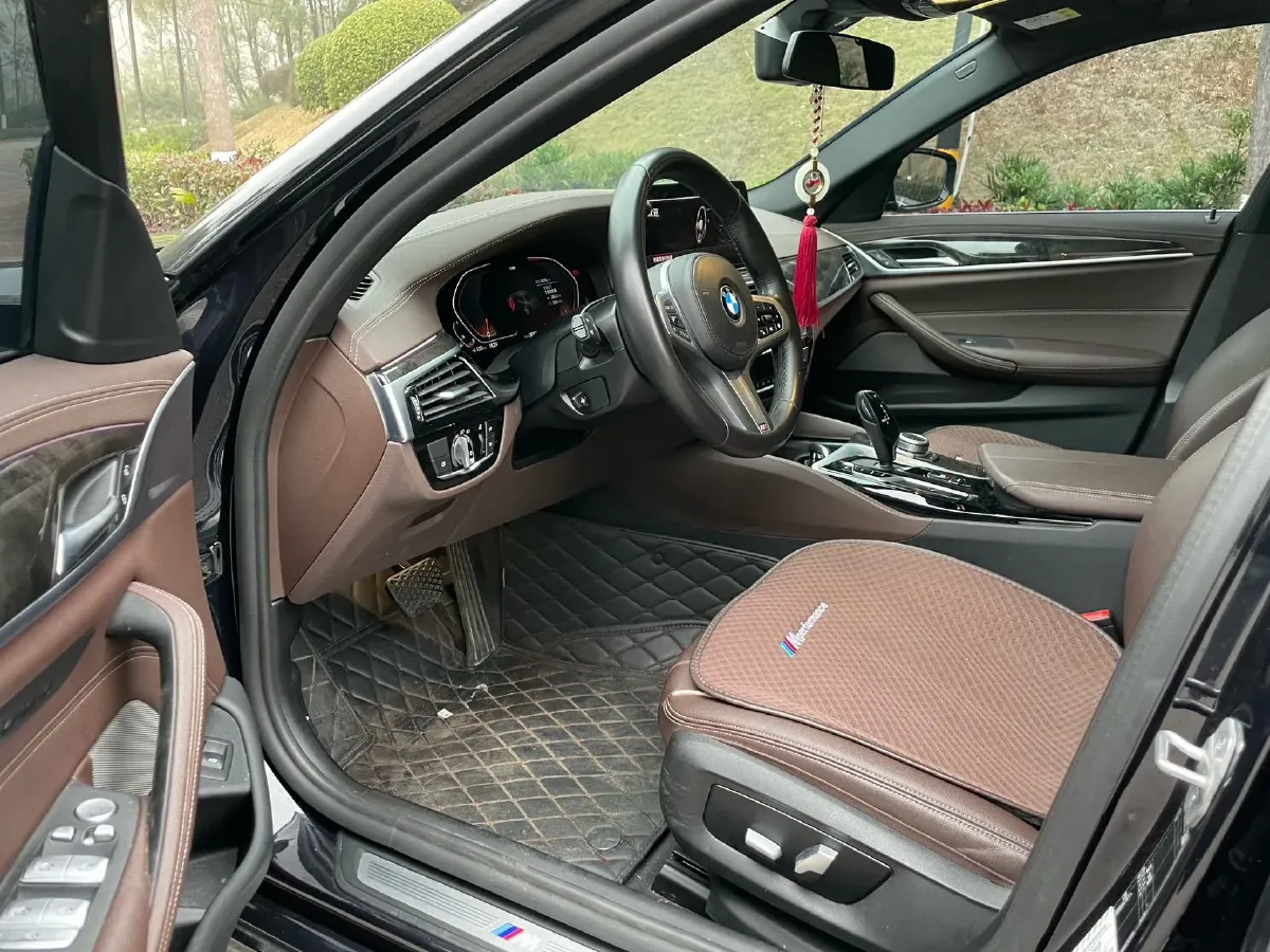 2022 BMW 5 Series 2.0T 184HP L4 8AT,autocango,china used car exporter,china ev exporter,chinese used car exporter,chinese used ev exporter