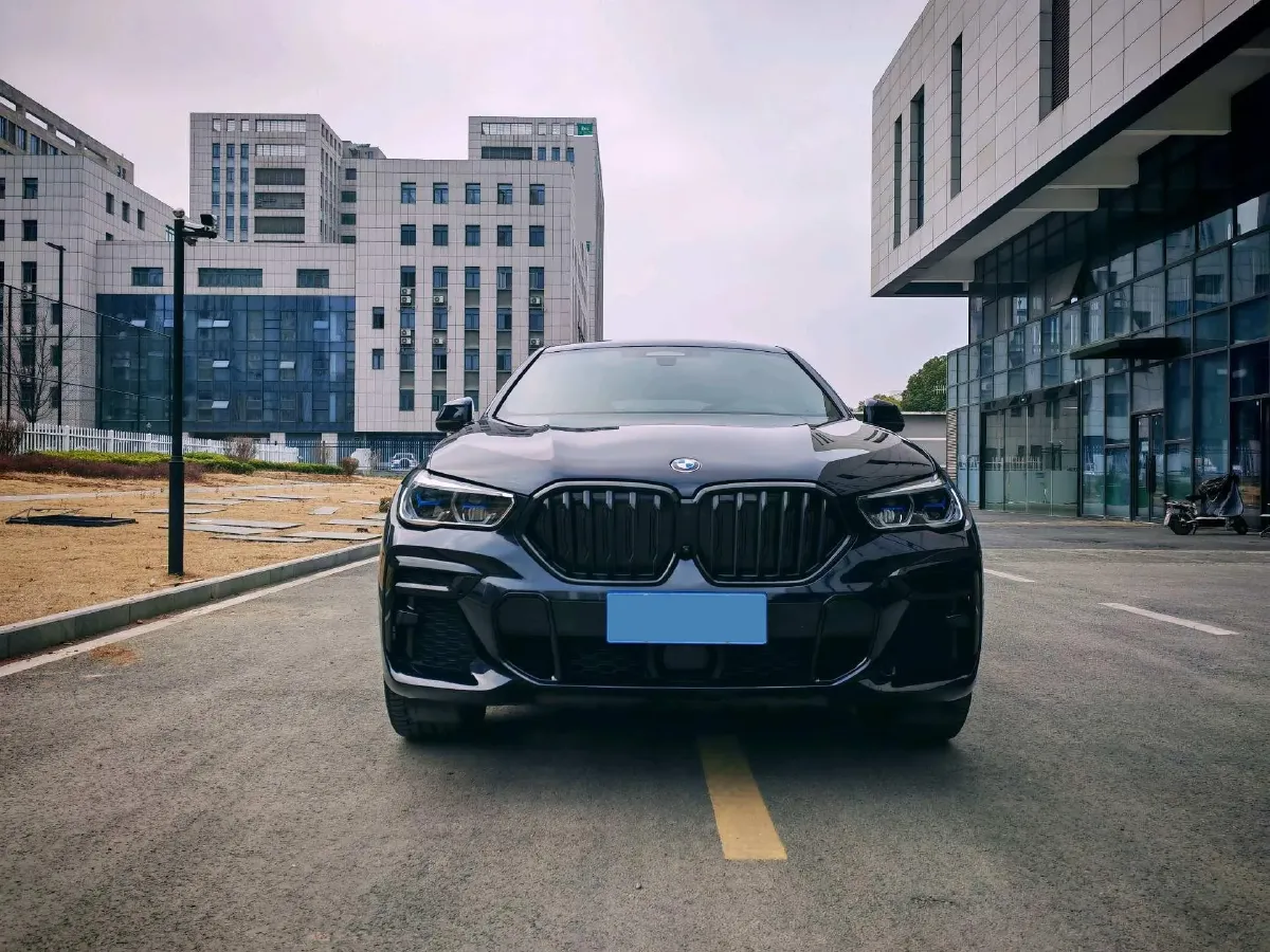 2022 BMW X6 3.0T 333HP L6 8AT,autocango,china used car exporter,china ev exporter,chinese used car exporter,chinese used ev exporter