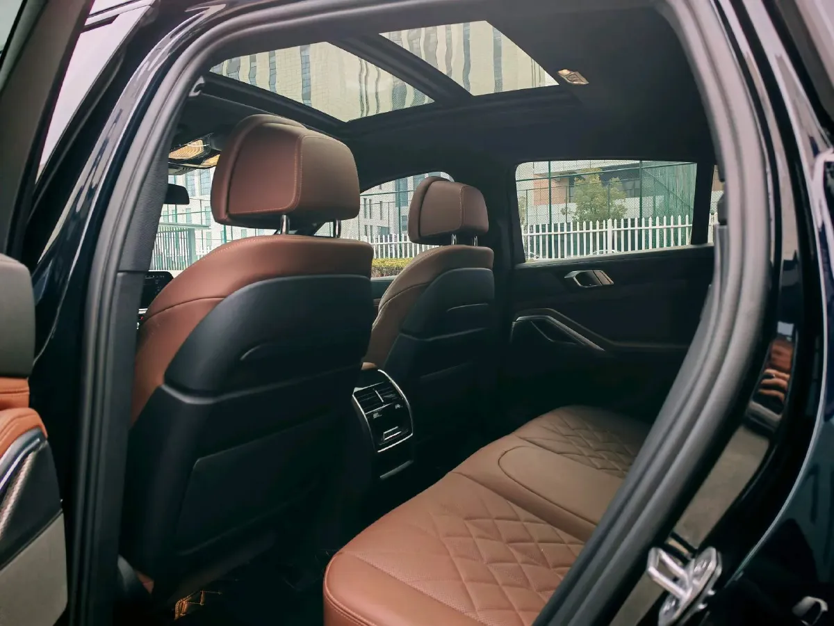 2022 BMW X6 3.0T 333HP L6 8AT,autocango,china used car exporter,china ev exporter,chinese used car exporter,chinese used ev exporter