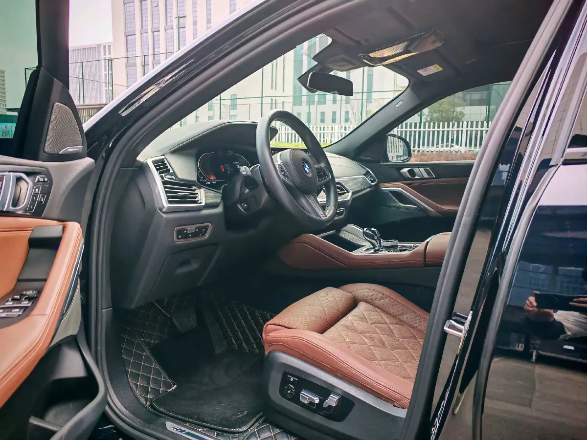 2022 BMW X6 3.0T 333HP L6 8AT,autocango,china used car exporter,china ev exporter,chinese used car exporter,chinese used ev exporter