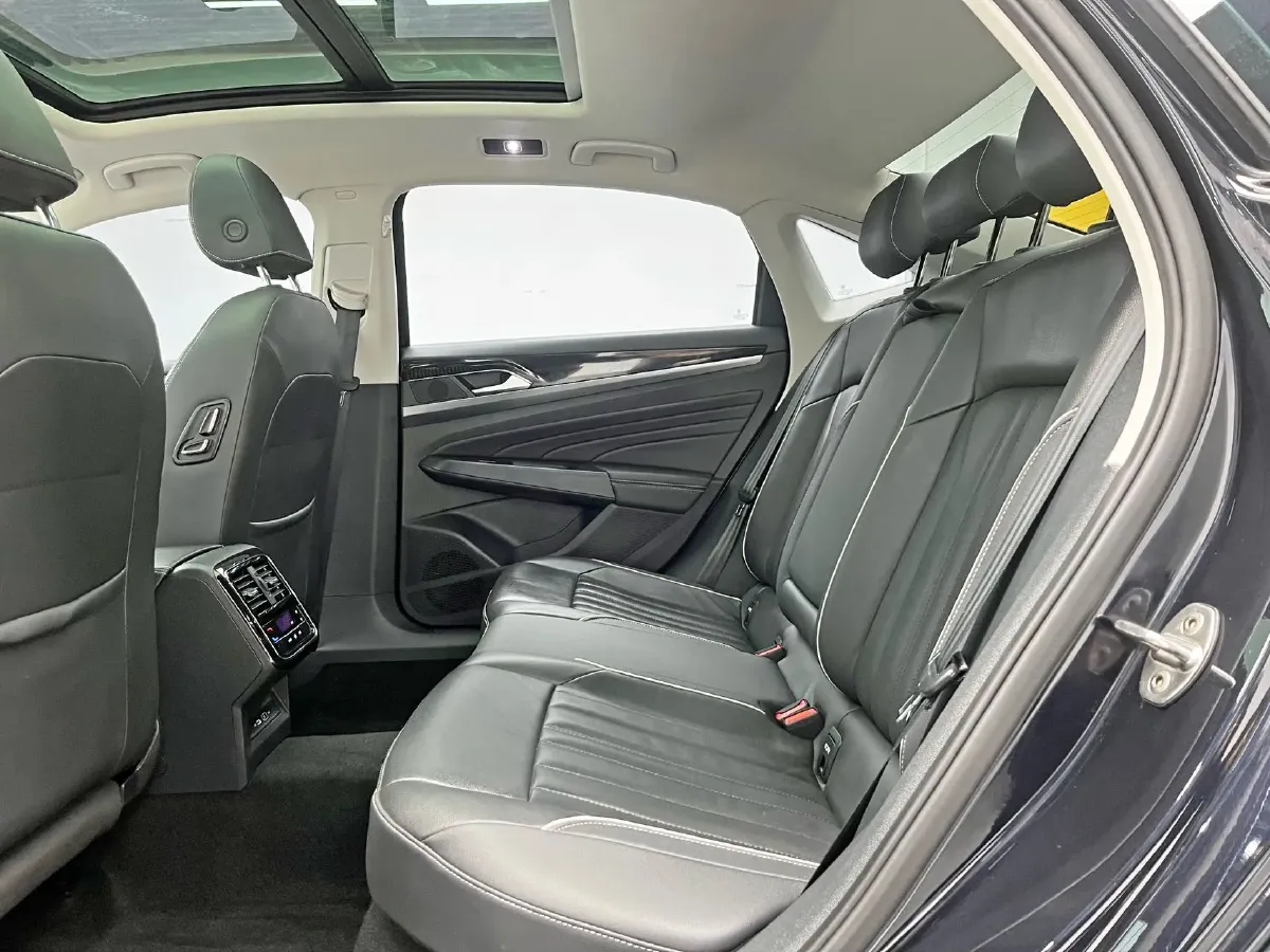 2023 Volkswagen Passat 2.0T 186HP L4 7DCT,autocango,china used car exporter,china ev exporter,chinese used car exporter,chinese used ev exporter