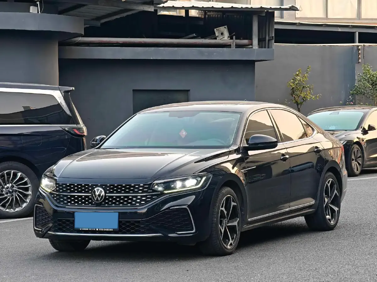 2024 Volkswagen Passat 2.0T 186HP L4 7DCT