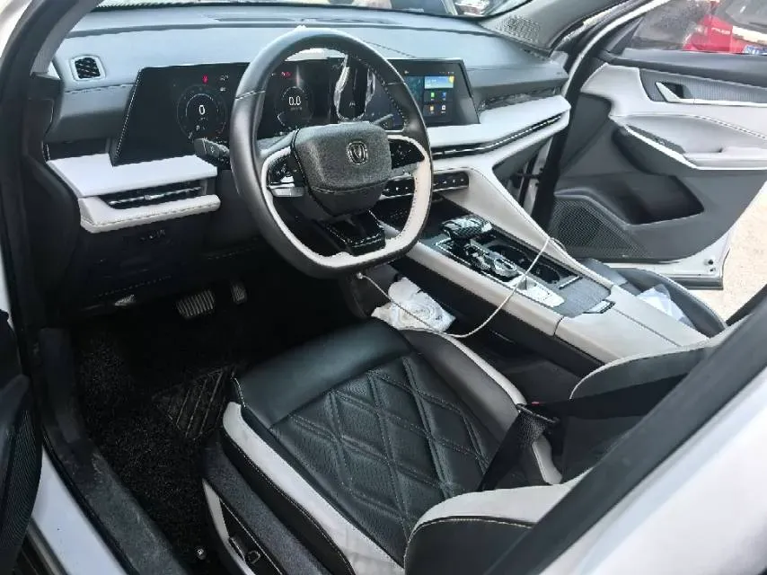 2023 ChangAn CS75 Plus 1.5T 188HP L4 8AT,autocango,china used car exporter,china ev exporter,chinese used car exporter,chinese used ev exporter