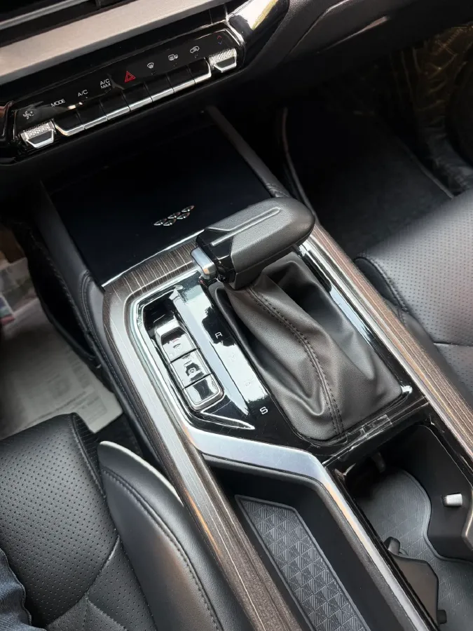 2022 Venucia T60 1.6L 126HP L4 CVT,autocango,china used car exporter,china ev exporter,chinese used car exporter,chinese used ev exporter