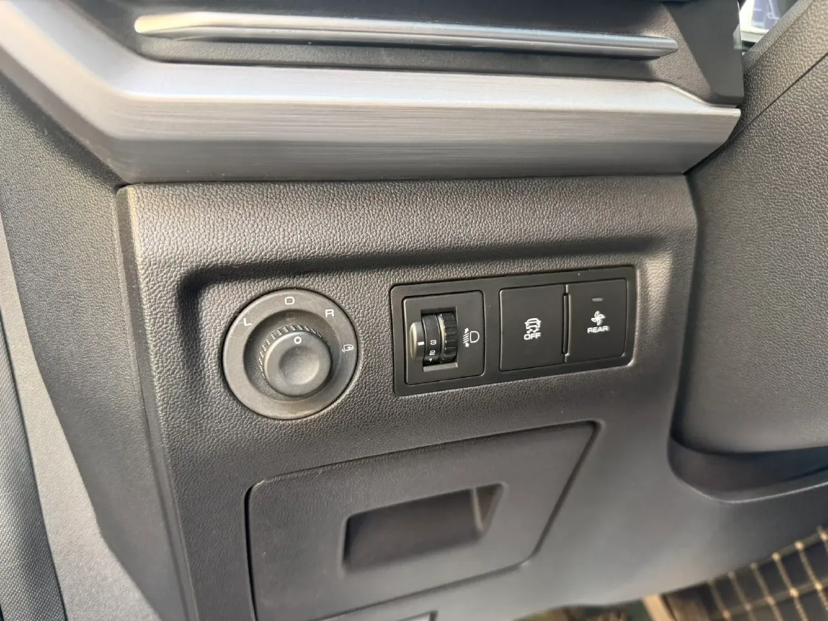 2022 Venucia T60 1.6L 126HP L4 CVT,autocango,china used car exporter,china ev exporter,chinese used car exporter,chinese used ev exporter