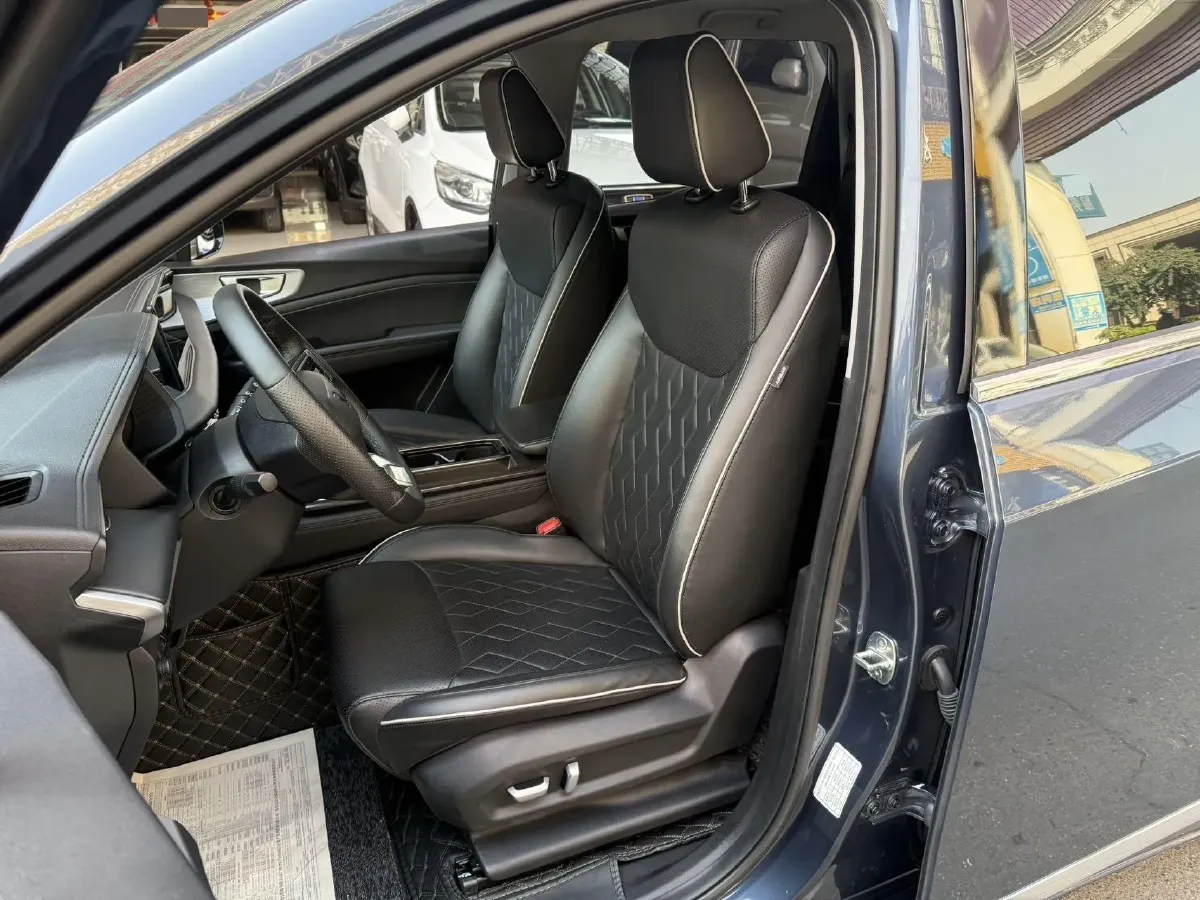 2022 Venucia T60 1.6L 126HP L4 CVT,autocango,china used car exporter,china ev exporter,chinese used car exporter,chinese used ev exporter