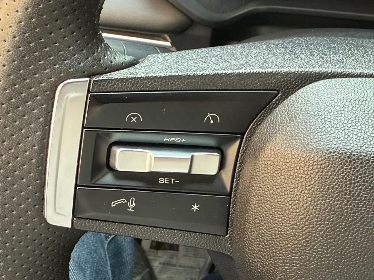 2022 Venucia T60 1.6L 126HP L4 CVT,autocango,china used car exporter,china ev exporter,chinese used car exporter,chinese used ev exporter