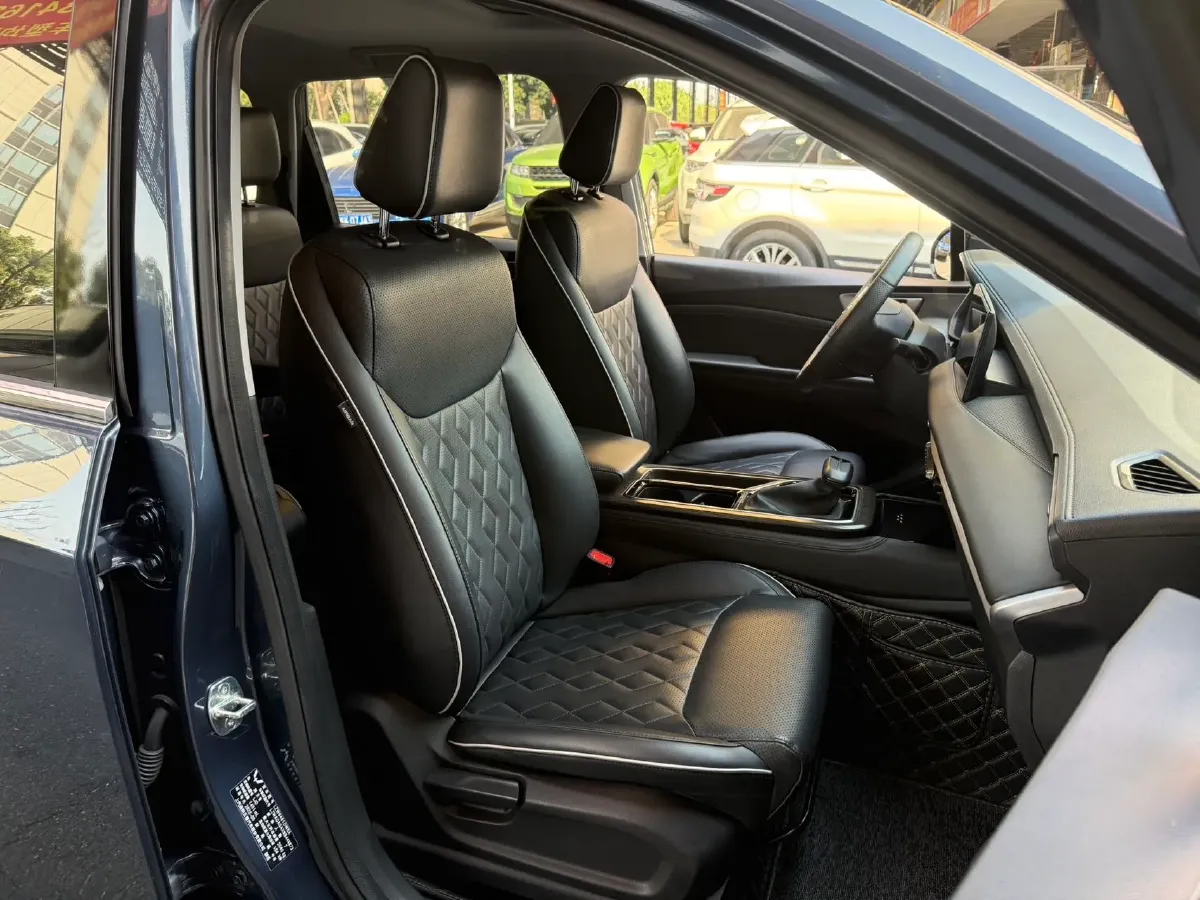 2022 Venucia T60 1.6L 126HP L4 CVT,autocango,china used car exporter,china ev exporter,chinese used car exporter,chinese used ev exporter