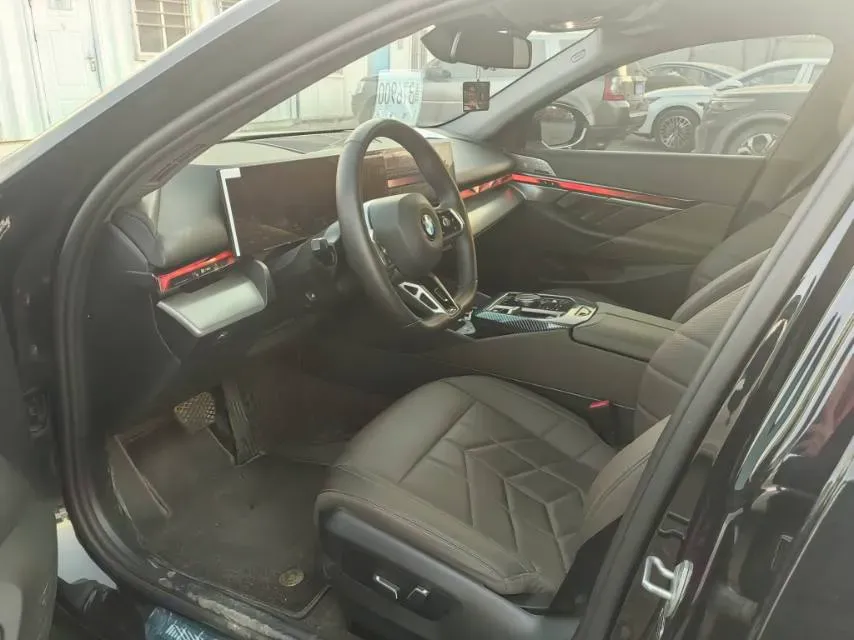 2025 BMW 5 Series 2.0T 258HP L4 8AT,autocango,china used car exporter,china ev exporter,chinese used car exporter,chinese used ev exporter