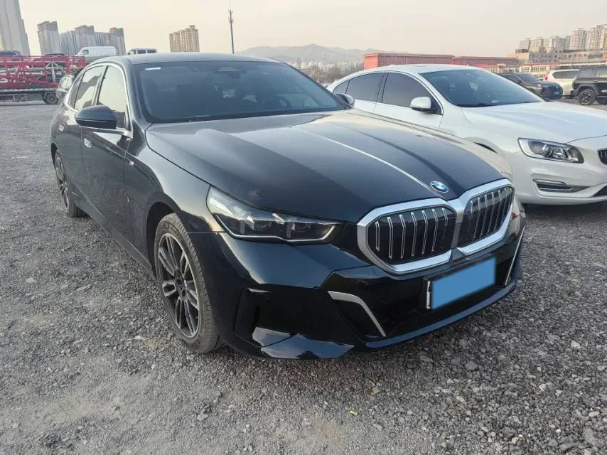 2025 BMW 5 Series 2.0T 258HP L4 8AT,autocango,china used car exporter,china ev exporter,chinese used car exporter,chinese used ev exporter
