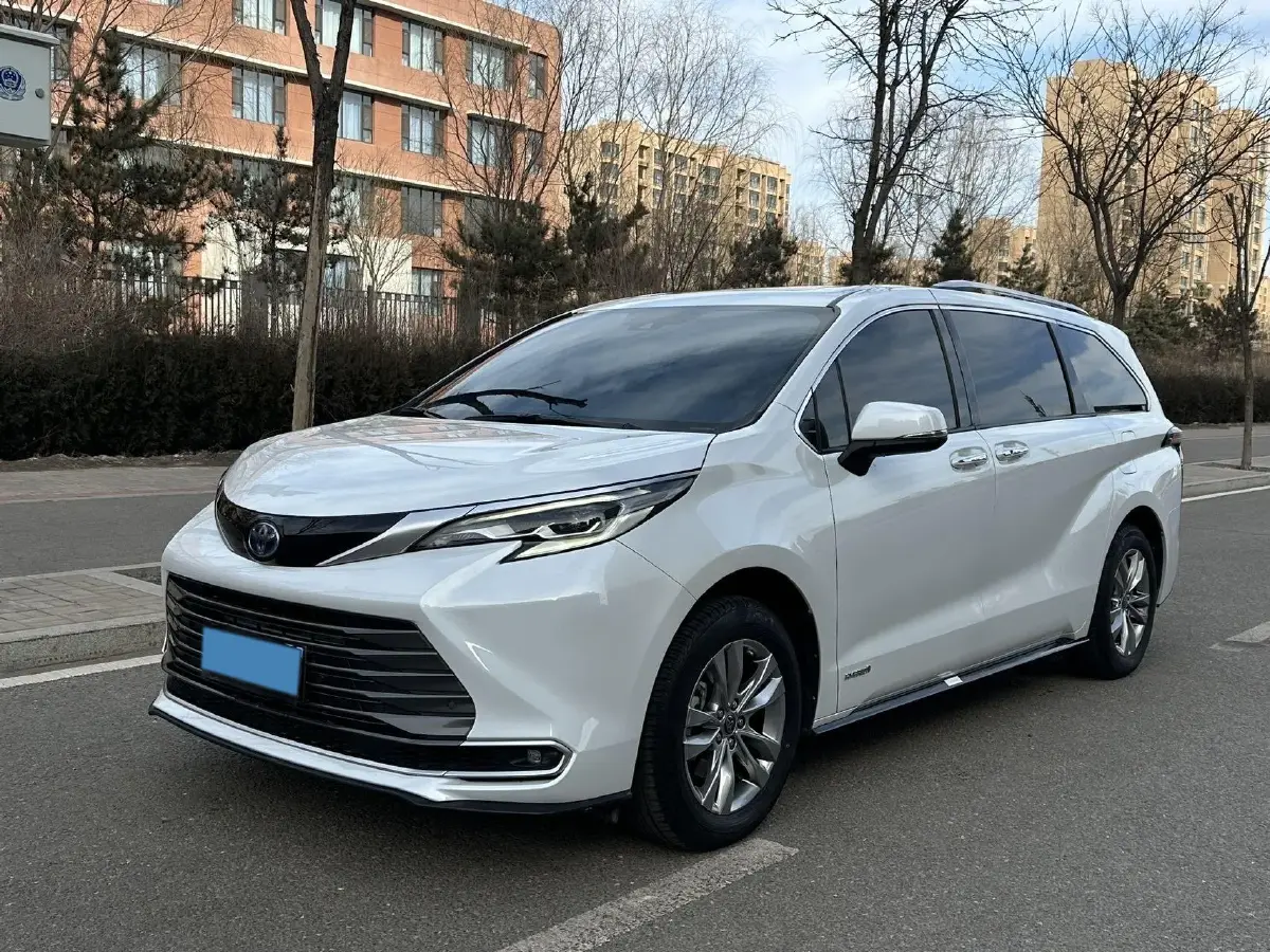 2021 Toyota Sienna 2.5L 192HP L4 E-CVT Hybrid
