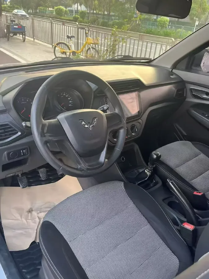 2021 WuLing RongGuang New Truck 1.5L 99HP L4 5MT,autocango,china used car exporter,china ev exporter,chinese used car exporter,chinese used ev exporter