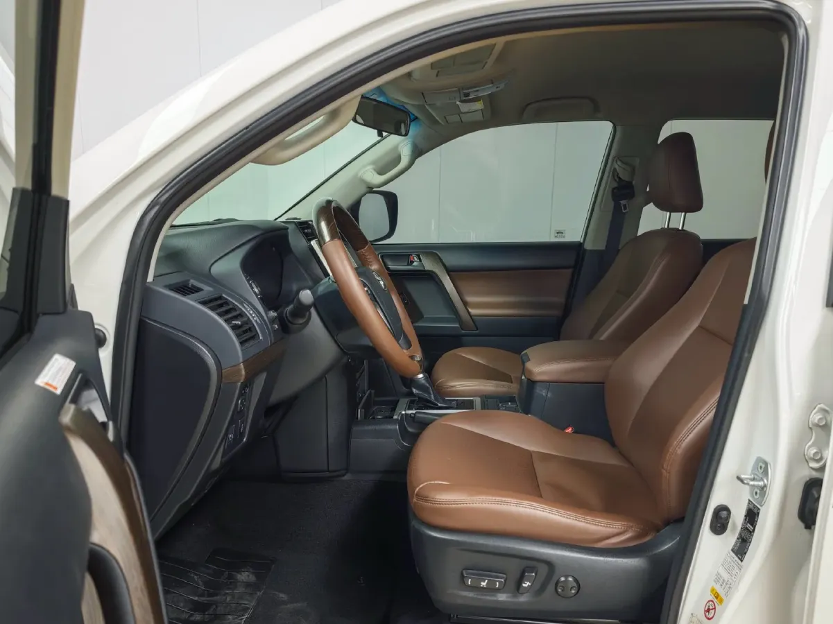 2020 Toyota Yaris 1.6T 261HP L3 6MT,autocango,china used car exporter,china ev exporter,chinese used car exporter,chinese used ev exporter