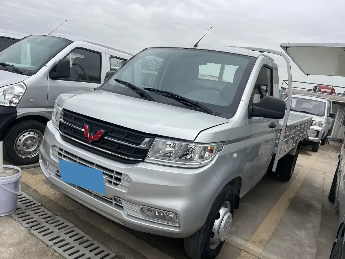 2022 WuLing RongGuang New Truck 1.8L 125HP L4 5MT