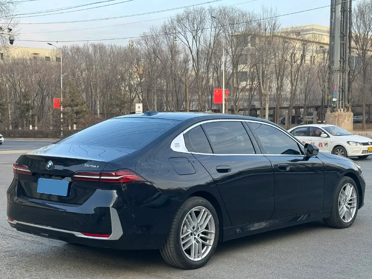 2025 BMW 5 Series 2.0T 190HP L4 8AT,autocango,china used car exporter,china ev exporter,chinese used car exporter,chinese used ev exporter