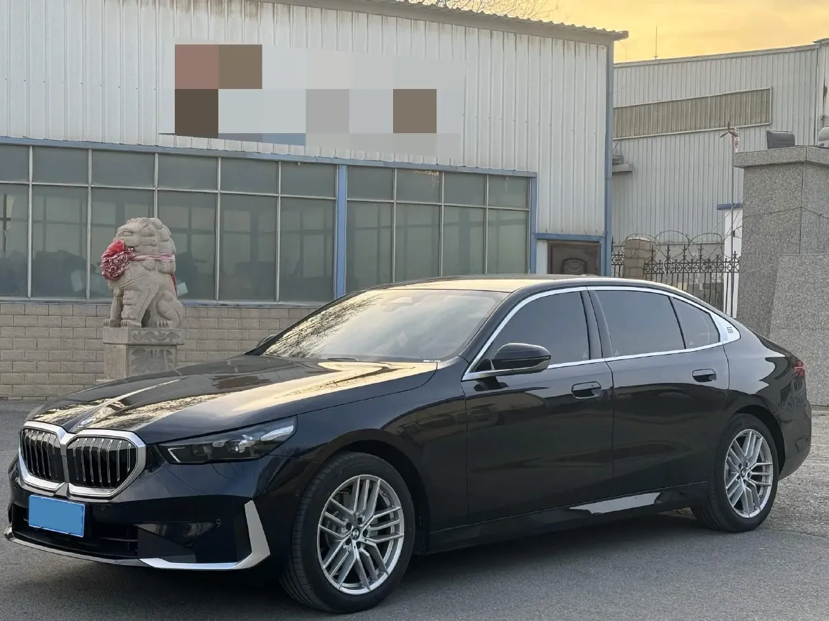 2025 BMW 5 Series 2.0T 190HP L4 8AT,autocango,china used car exporter,china ev exporter,chinese used car exporter,chinese used ev exporter