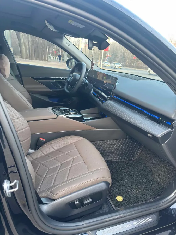 2025 BMW 5 Series 2.0T 190HP L4 8AT,autocango,china used car exporter,china ev exporter,chinese used car exporter,chinese used ev exporter