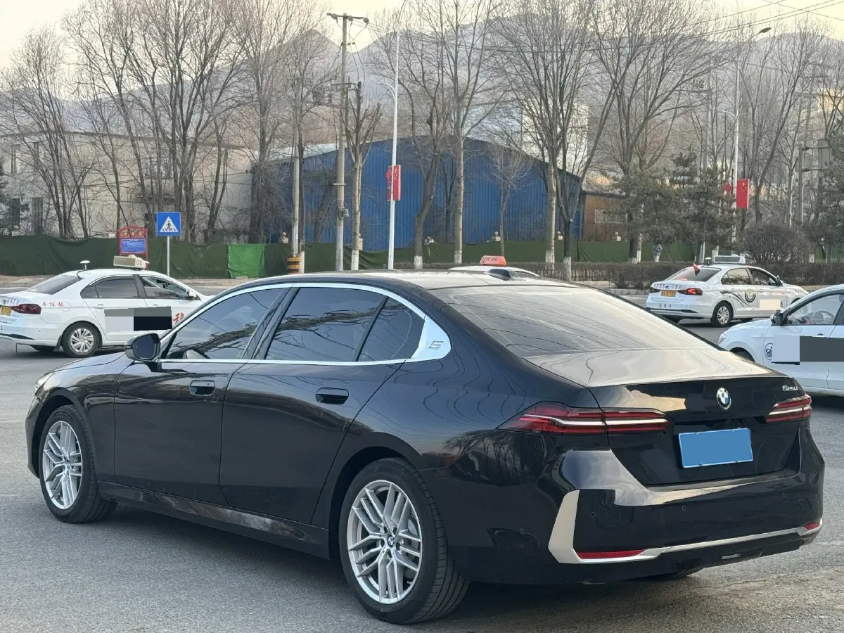 2025 BMW 5 Series 2.0T 190HP L4 8AT,autocango,china used car exporter,china ev exporter,chinese used car exporter,chinese used ev exporter