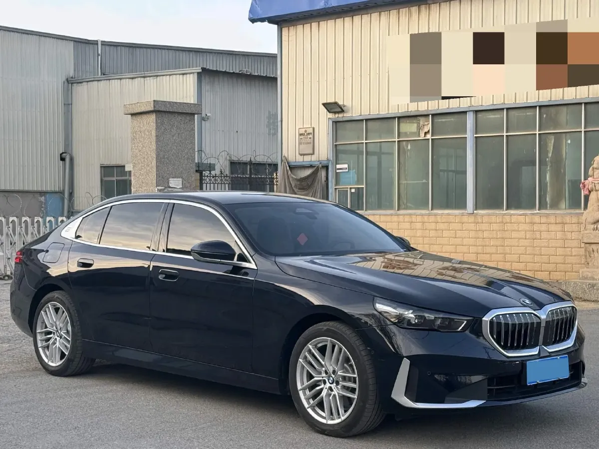 2025 BMW 5 Series 2.0T 190HP L4 8AT,autocango,china used car exporter,china ev exporter,chinese used car exporter,chinese used ev exporter