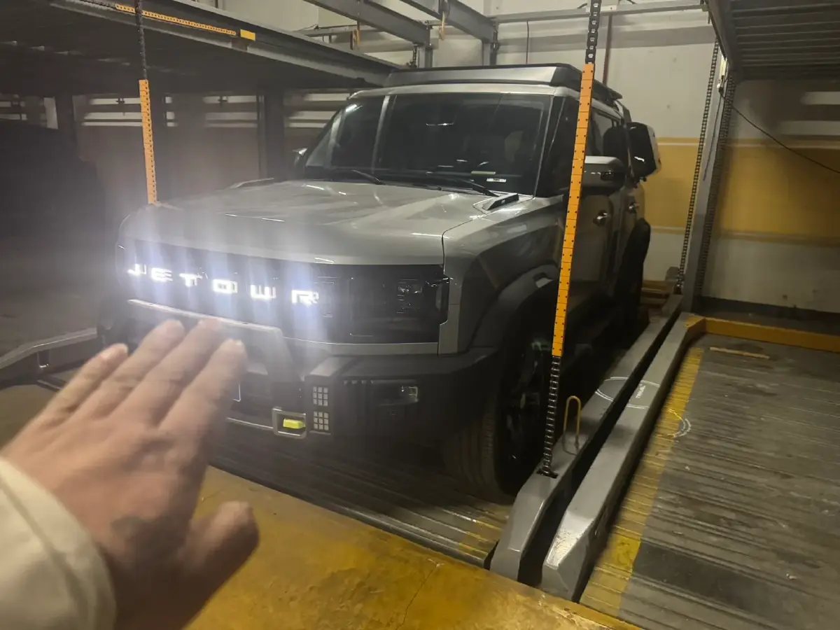 2023 Jetour Traveller 2.0T 254HP L4 7DCT