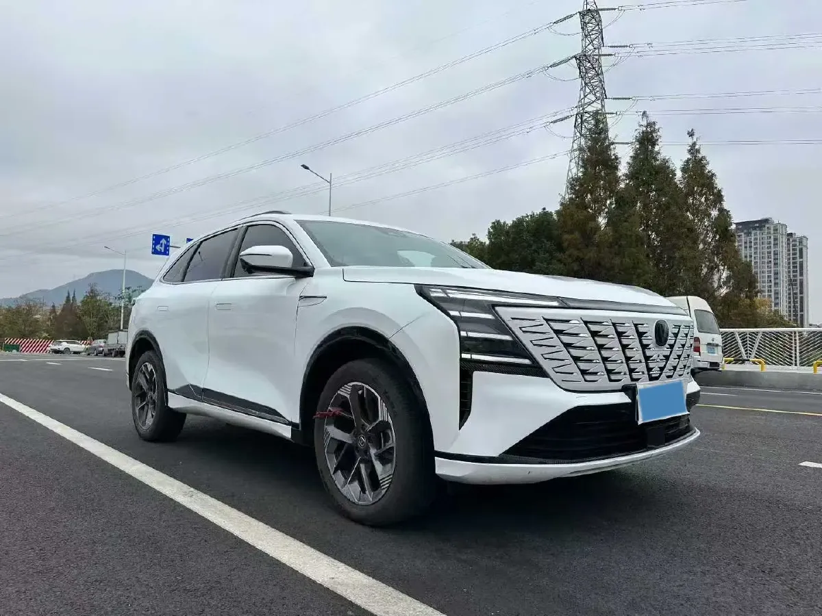 2025 ChangAn CS75 Plus 2.0T 233HP L4 8AT,autocango,china used car exporter,china ev exporter,chinese used car exporter,chinese used ev exporter