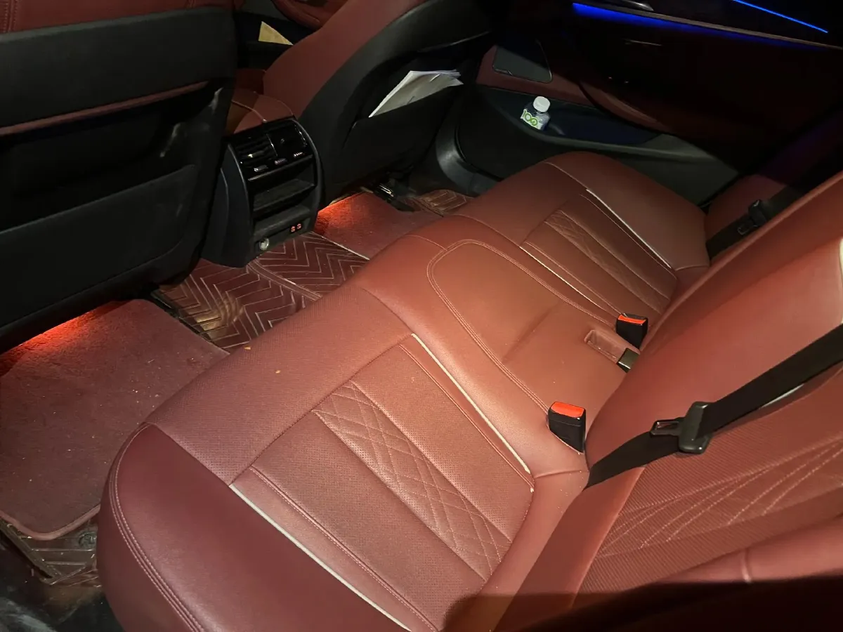 2022 BMW 5 Series 2.0T 252HP L4 8AT,autocango,china used car exporter,china ev exporter,chinese used car exporter,chinese used ev exporter