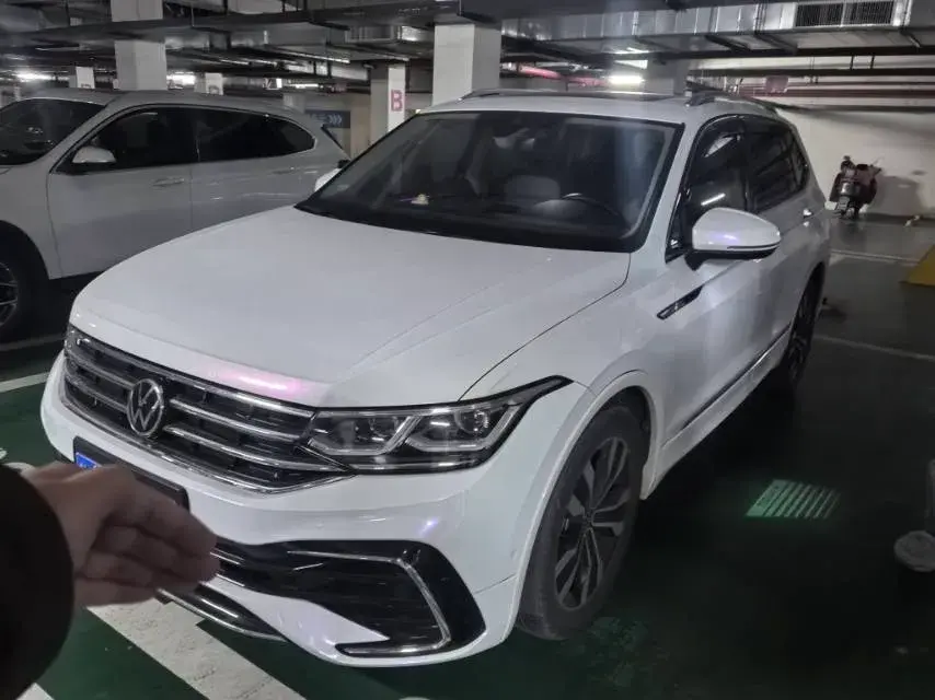 2023 Volkswagen Tiguan L 2.0T 186HP L4 7DCT