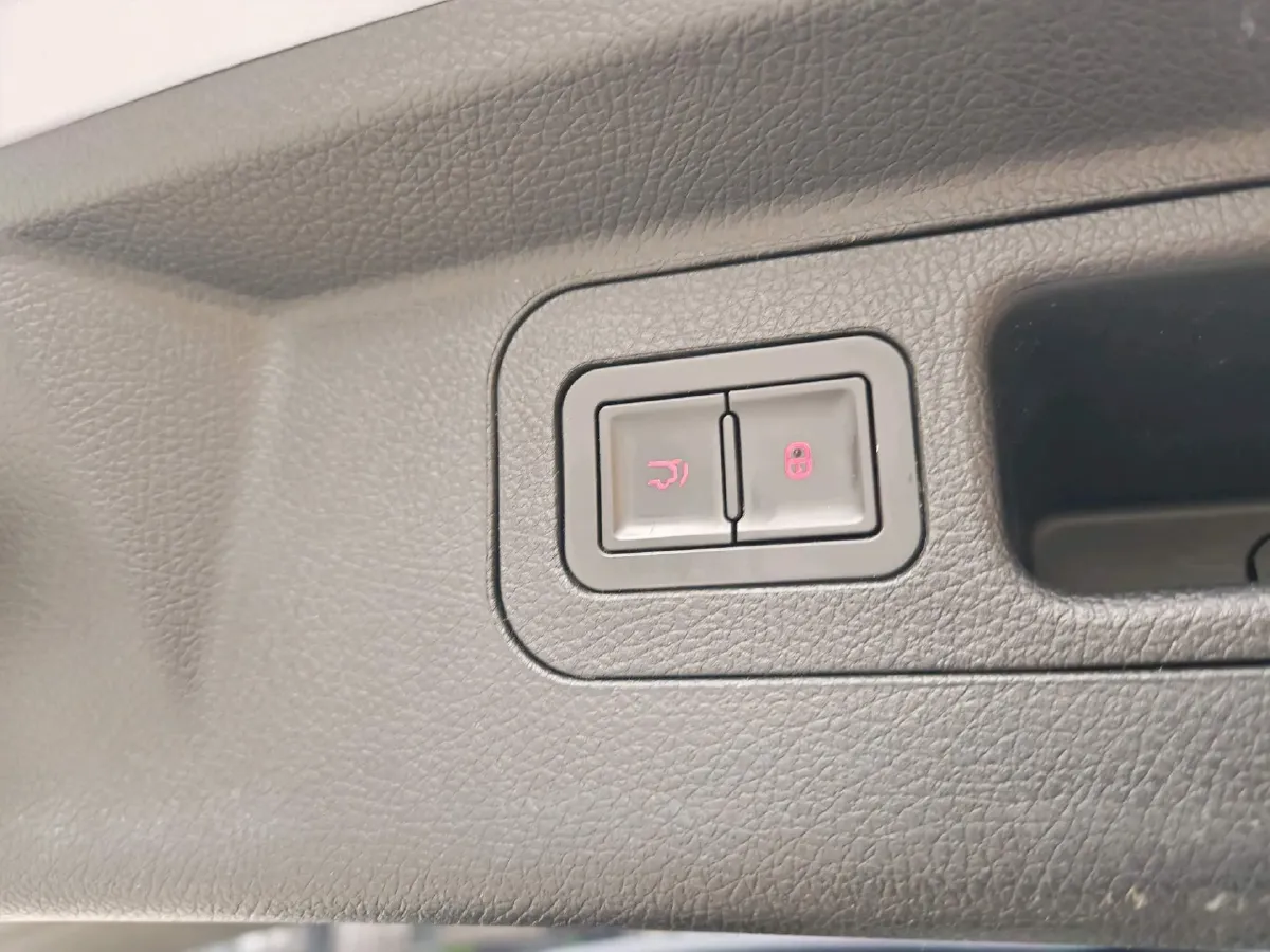 2022 Geely JiaJi 1.5T 177HP L3 7DCT PHEV 15.5KWH,autocango,china used car exporter,china ev exporter,chinese used car exporter,chinese used ev exporter