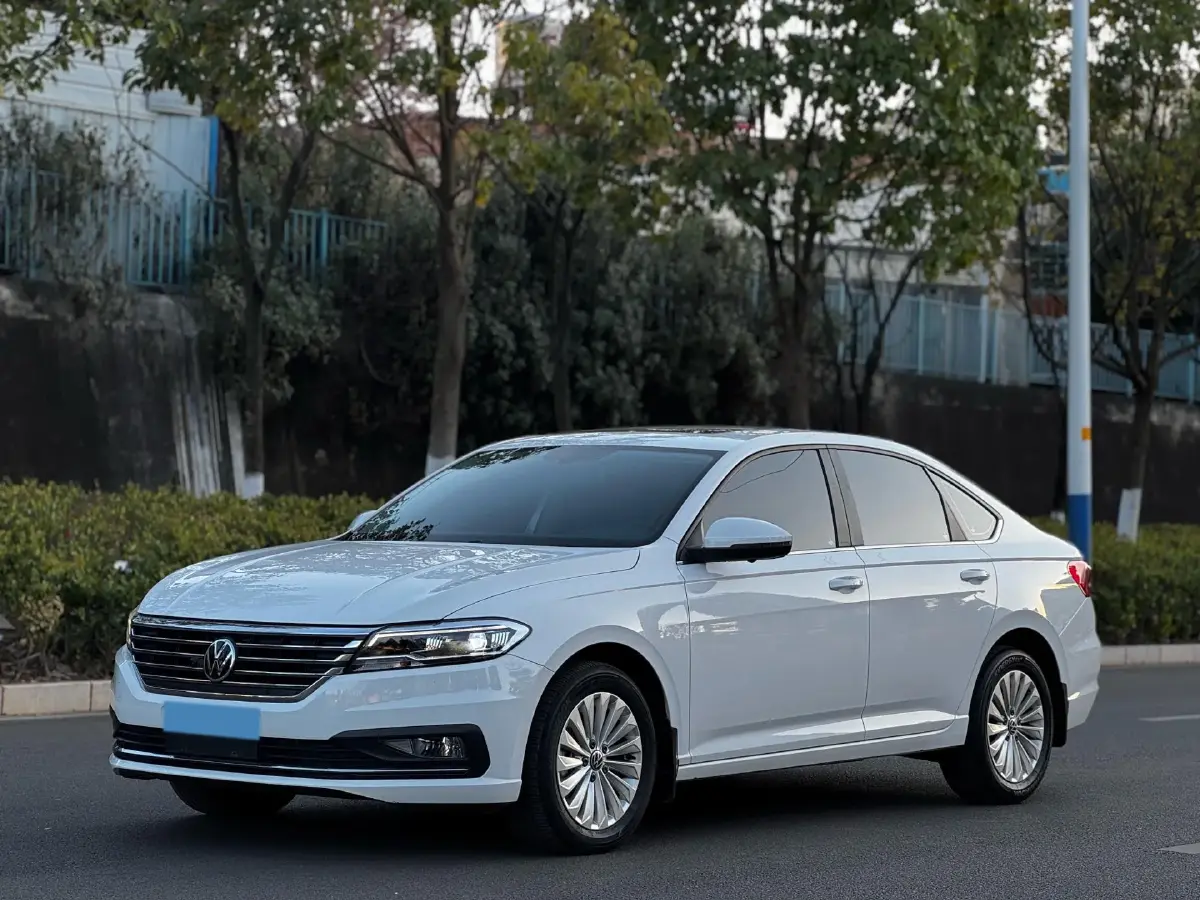 2022 Volkswagen Sagitar 1.2T 116HP L4 7DCT