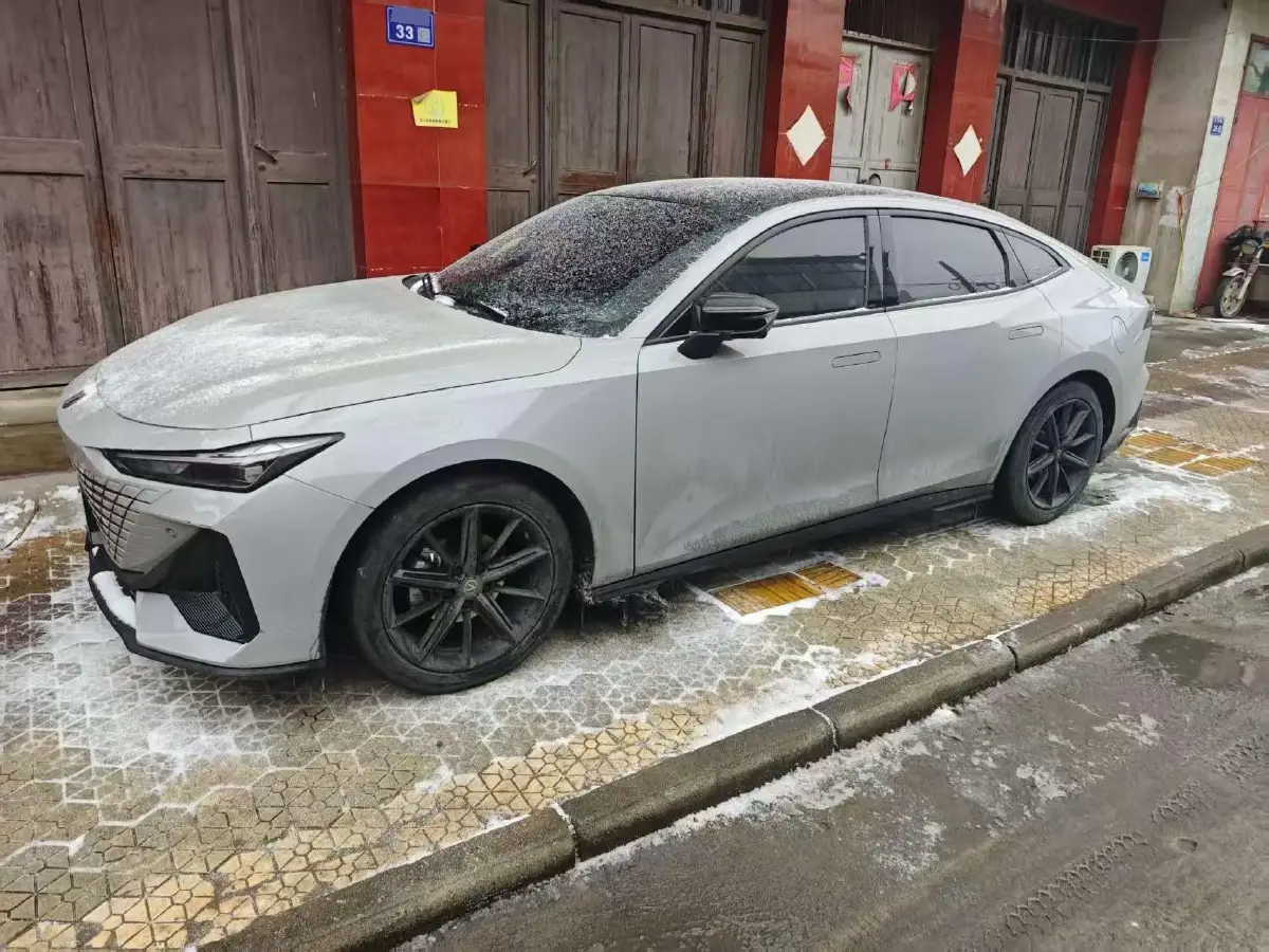 2022 ChangAn UNI-V 1.5T 188HP L4 7DCT