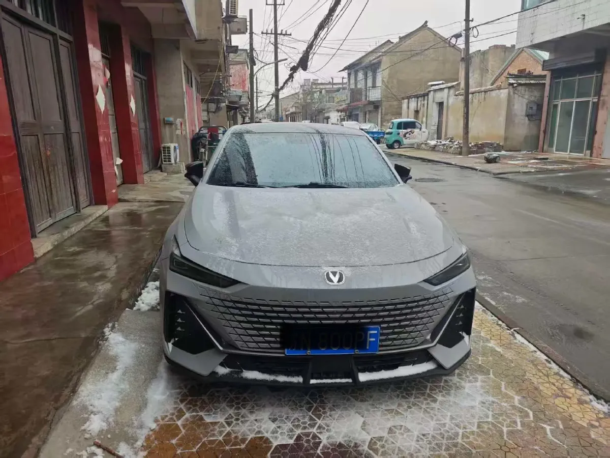 2022 ChangAn UNI-V 1.5T 188HP L4 7DCT,autocango,china used car exporter,china ev exporter,chinese used car exporter,chinese used ev exporter