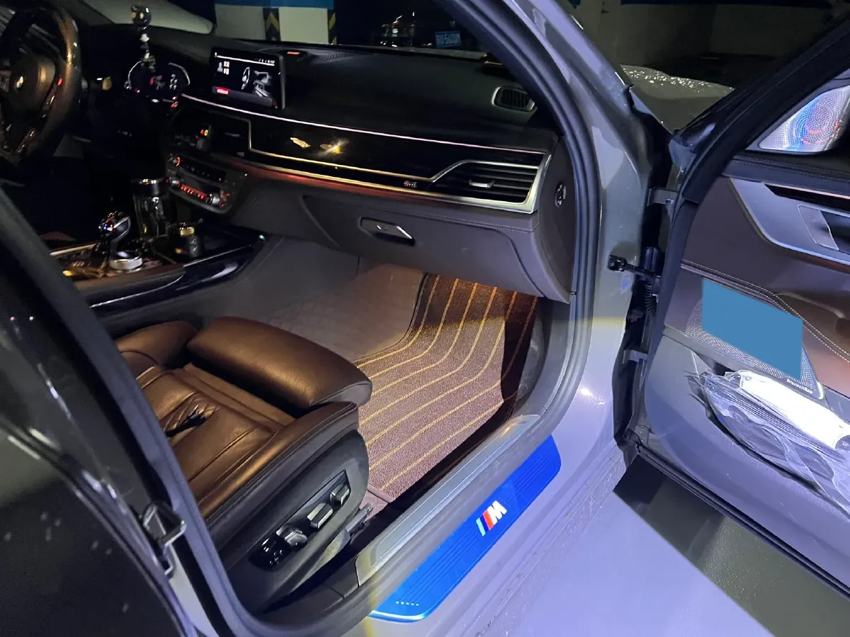 2021 BMW 7 Series 3.0T 340HP L6 8AT,autocango,china used car exporter,china ev exporter,chinese used car exporter,chinese used ev exporter