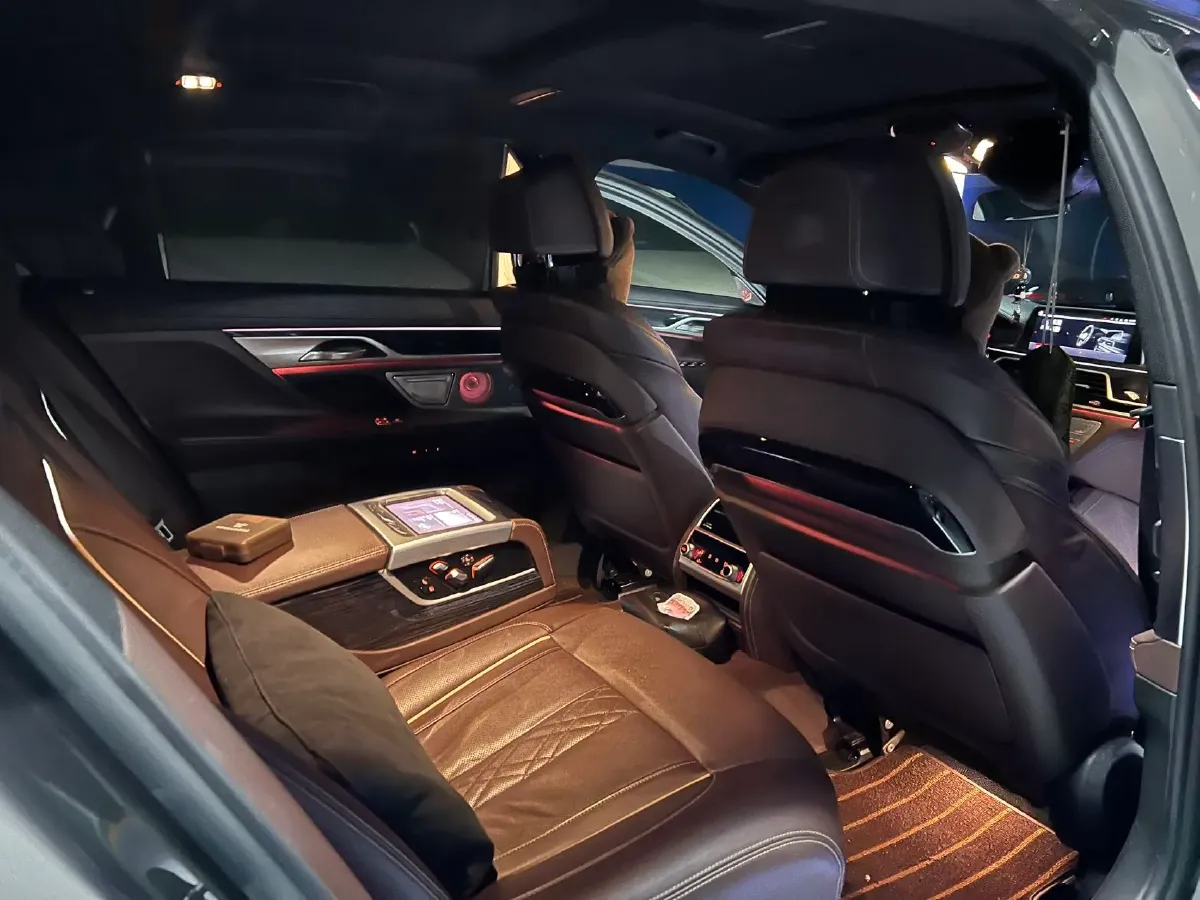 2021 BMW 7 Series 3.0T 340HP L6 8AT,autocango,china used car exporter,china ev exporter,chinese used car exporter,chinese used ev exporter