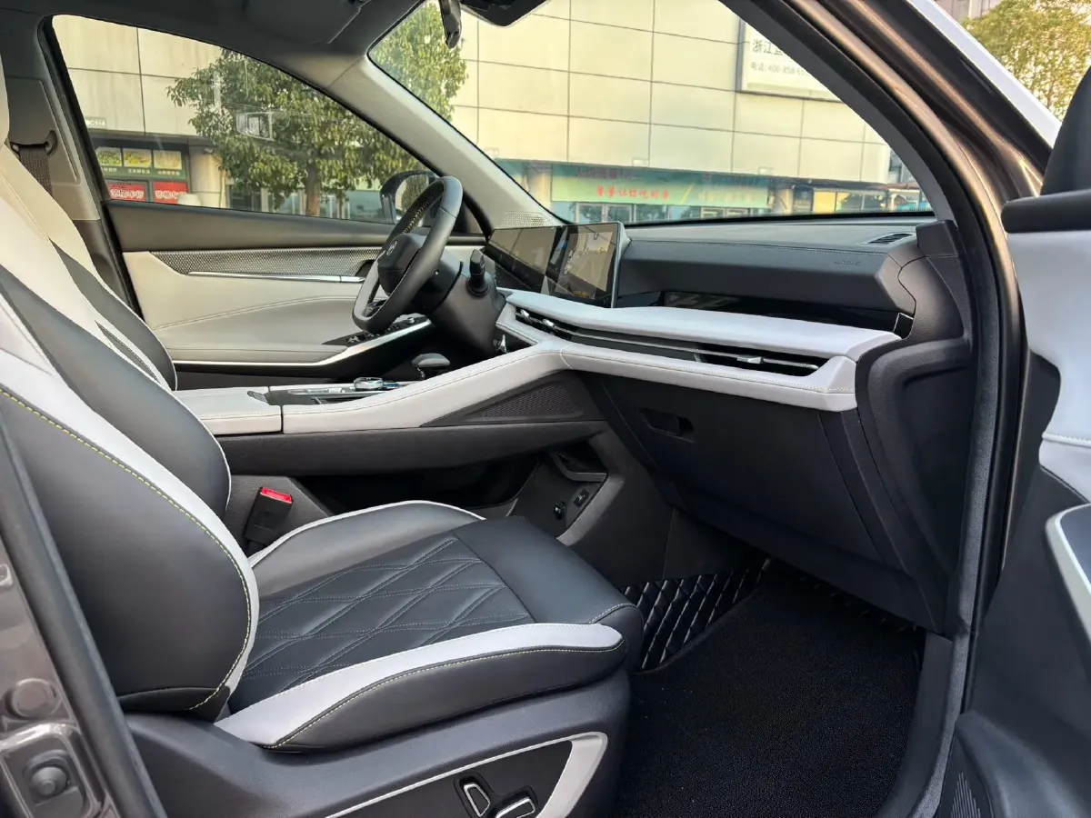 2023 ChangAn CS75 Plus 1.5T 188HP L4 8AT,autocango,china used car exporter,china ev exporter,chinese used car exporter,chinese used ev exporter