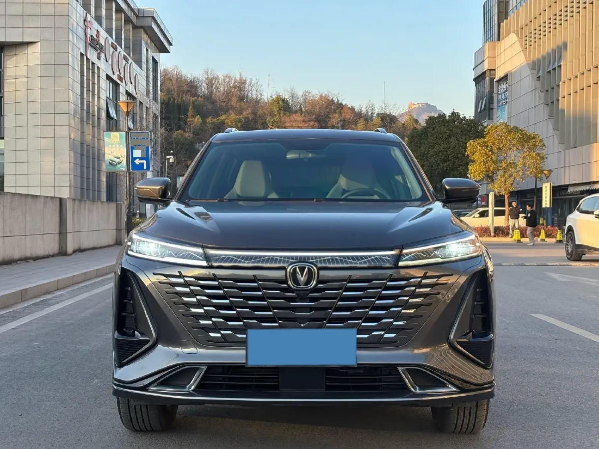 2023 ChangAn CS75 Plus 1.5T 188HP L4 8AT,autocango,china used car exporter,china ev exporter,chinese used car exporter,chinese used ev exporter